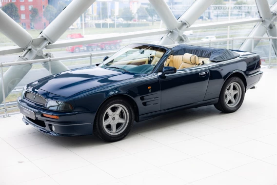 Aston Martin V8 Volante