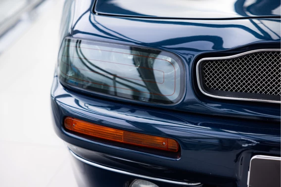 Aston Martin V8 Volante