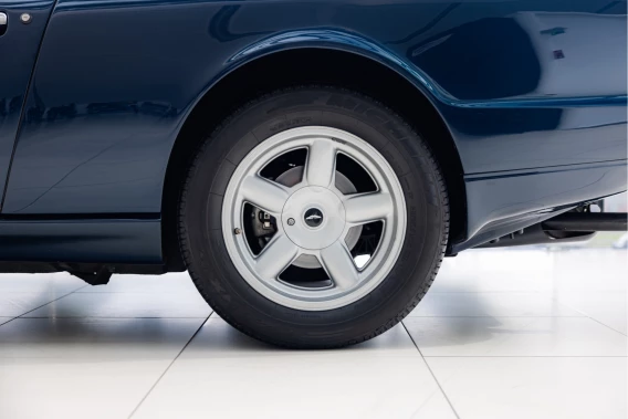 Aston Martin V8 Volante