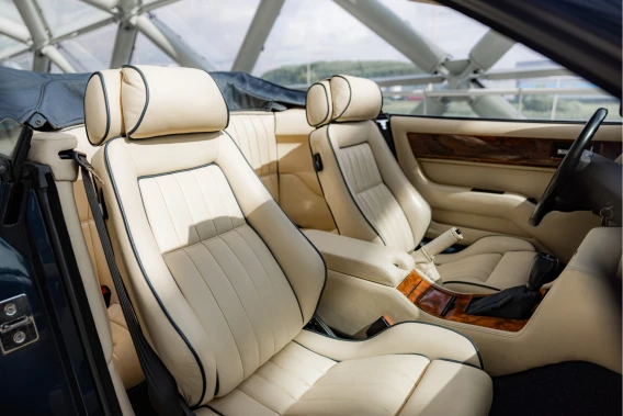 Aston Martin V8 Volante