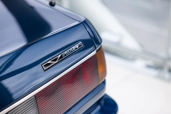 Aston Martin V8 Volante