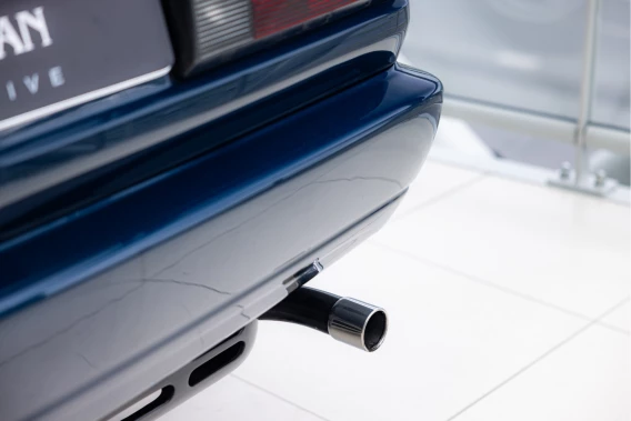 Aston Martin V8 Volante