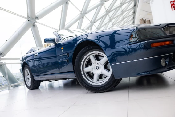 Aston Martin V8 Volante