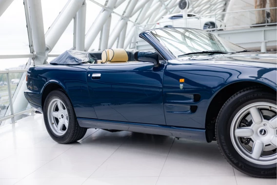 Aston Martin V8 Volante