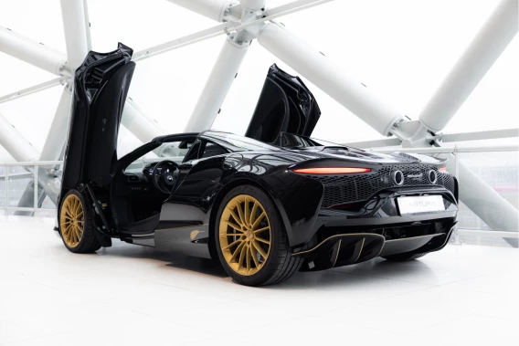 McLaren Artura Spider